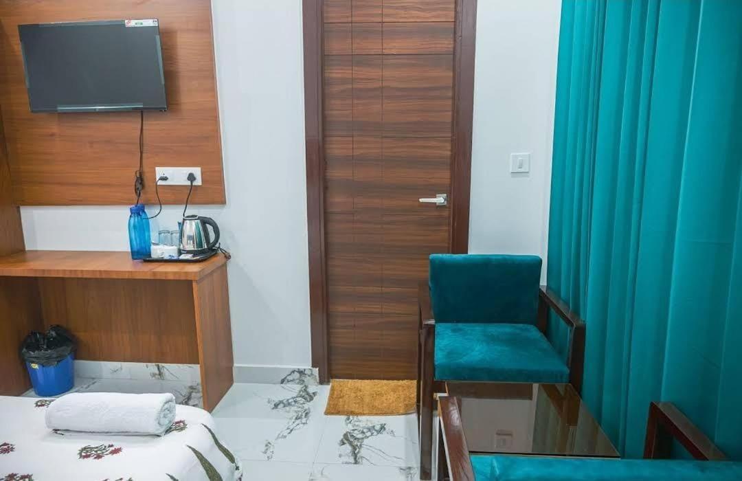Hotel Parth Inn Rishīkesh Dış mekan fotoğraf