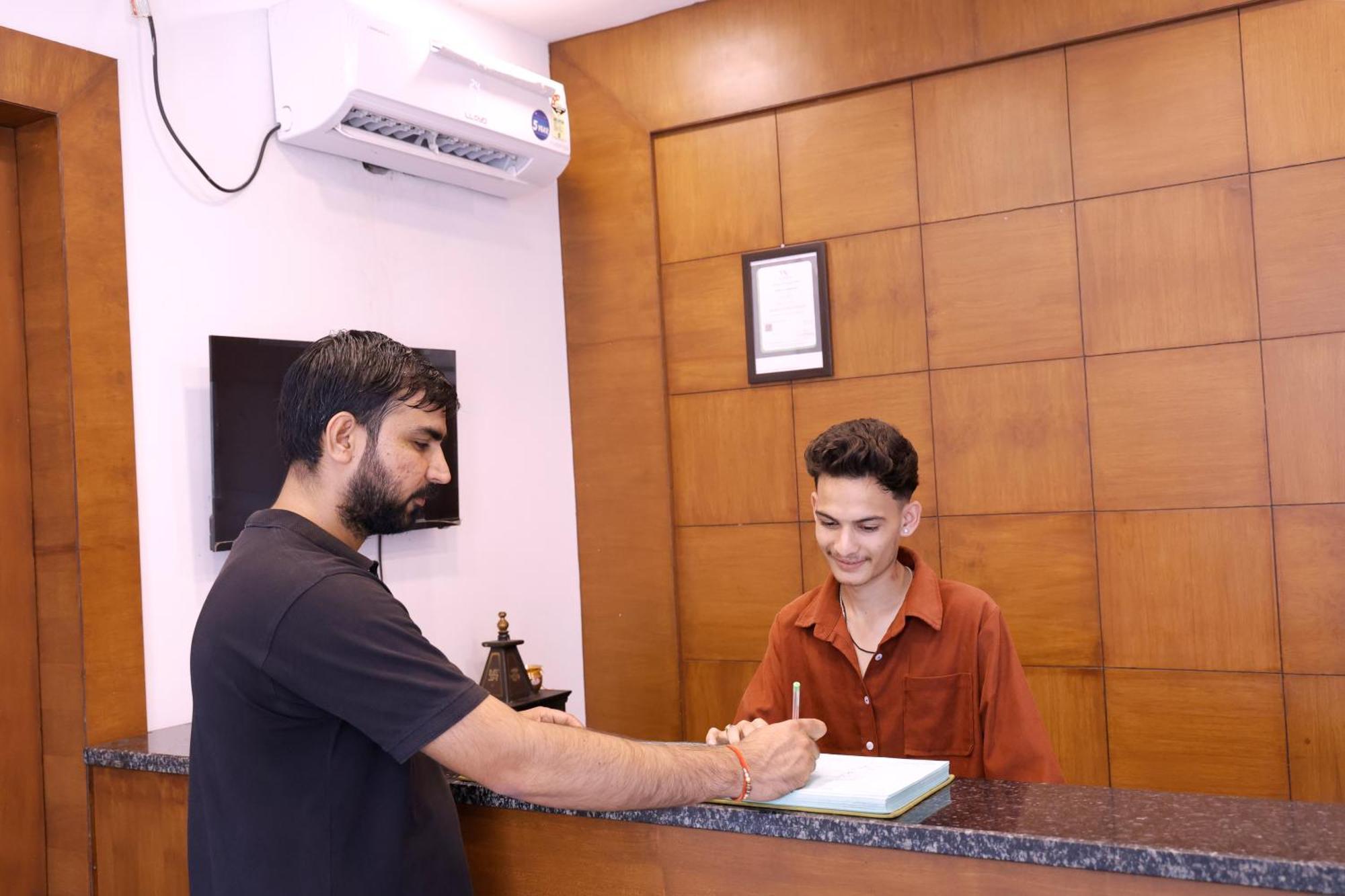 Hotel Parth Inn Rishīkesh Dış mekan fotoğraf