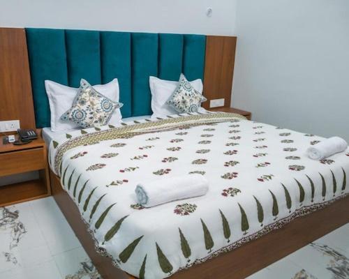 Hotel Parth Inn Rishīkesh Dış mekan fotoğraf